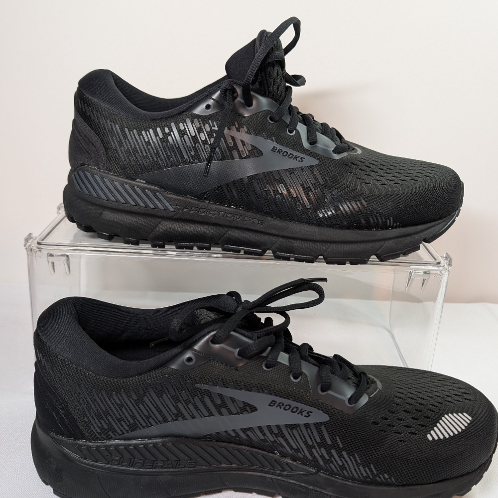 Brooks Men's Black Athletic Shoes Size 11.